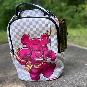 Perfect for back to school! Brand new sprayground backpack!